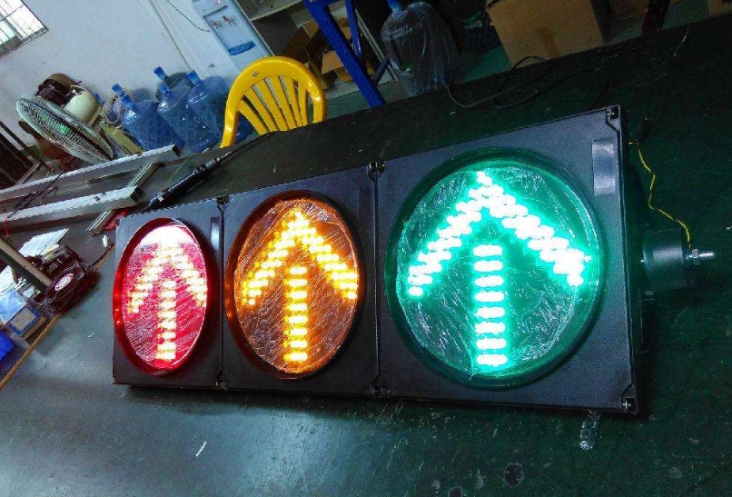 箭（jiàn）頭交通信號燈