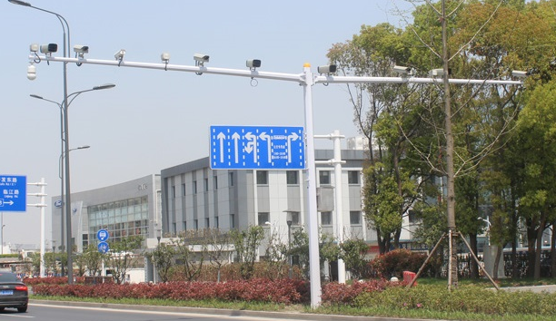 交通監控杆（gǎn）件
