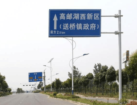 道路（lù）標示杆安裝